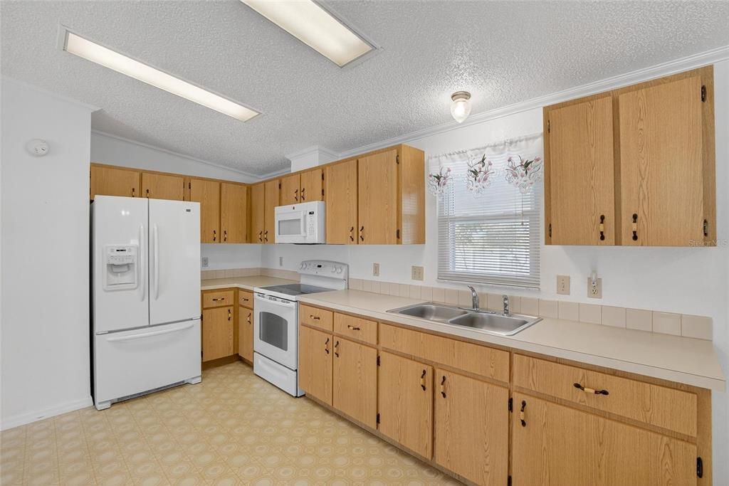 На продажу: $185,000 (2 спален, 2 ванн, 1378 Квадратных фут)