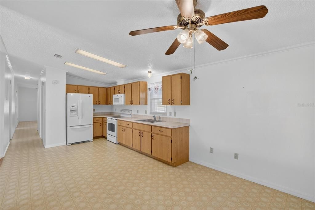 На продажу: $185,000 (2 спален, 2 ванн, 1378 Квадратных фут)