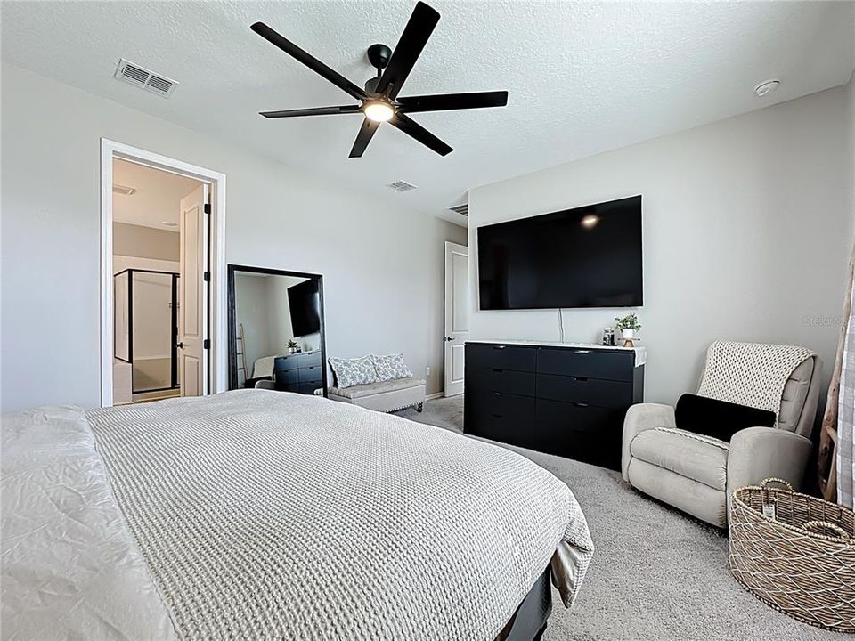 For Sale: $379,900 (4 beds, 3 baths, 1934 Square Feet)