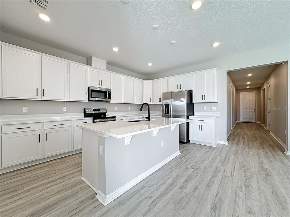 For Sale: $379,900 (4 beds, 3 baths, 1934 Square Feet)