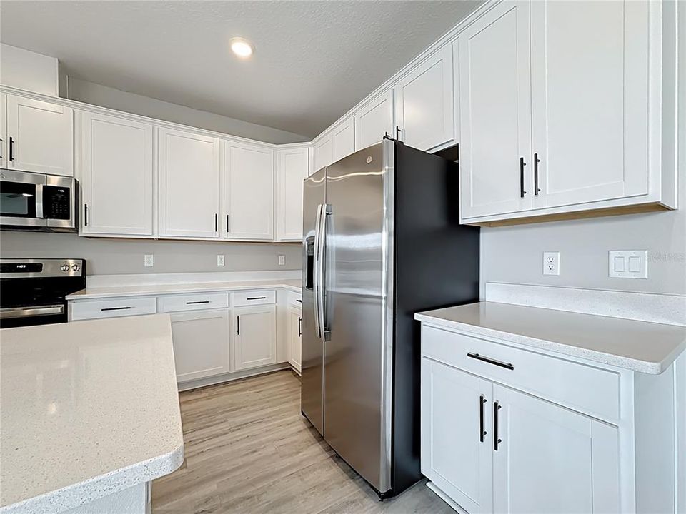 For Sale: $379,900 (4 beds, 3 baths, 1934 Square Feet)