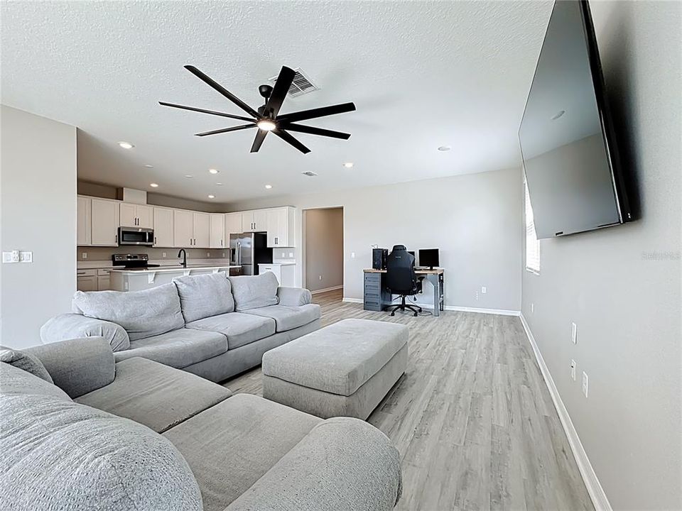 For Sale: $379,900 (4 beds, 3 baths, 1934 Square Feet)