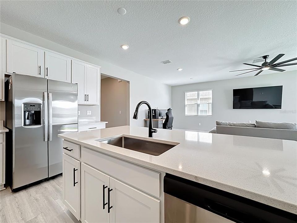 For Sale: $379,900 (4 beds, 3 baths, 1934 Square Feet)