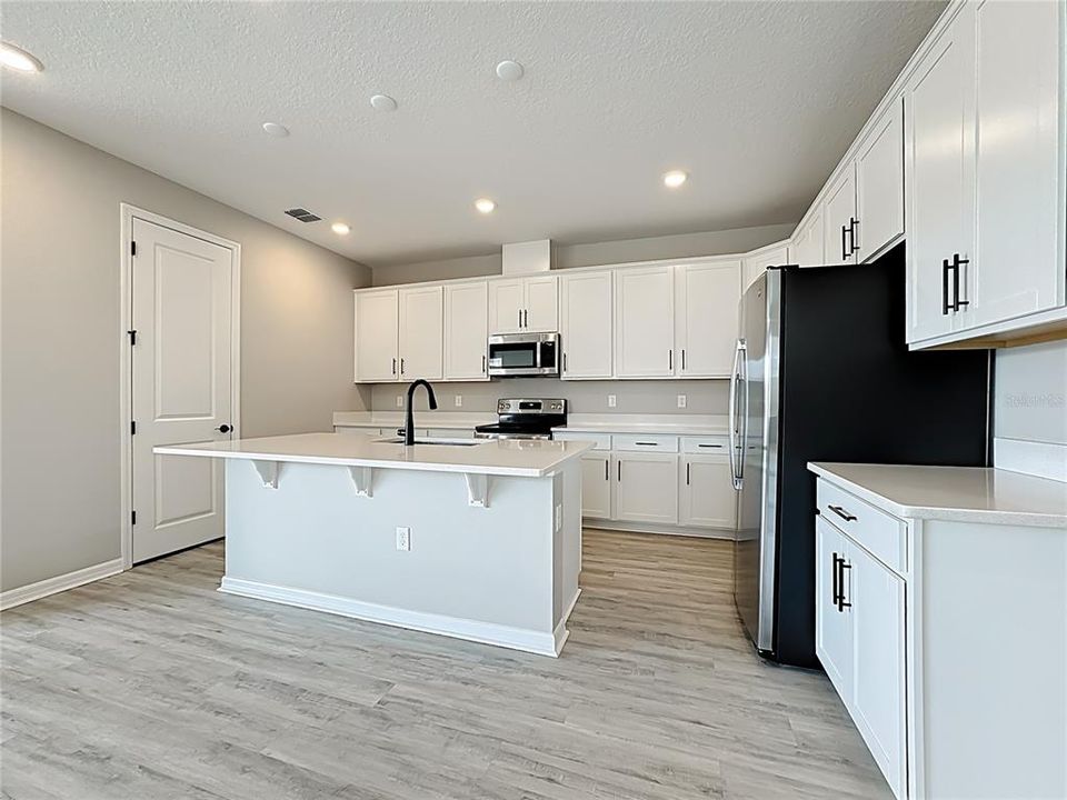 For Sale: $379,900 (4 beds, 3 baths, 1934 Square Feet)