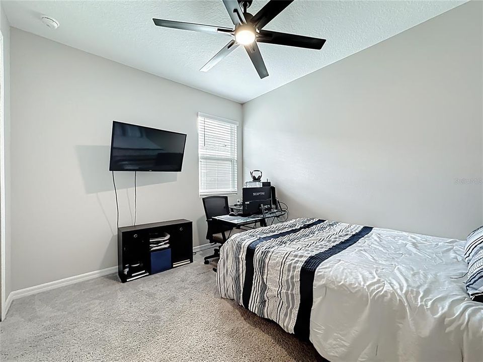 For Sale: $379,900 (4 beds, 3 baths, 1934 Square Feet)