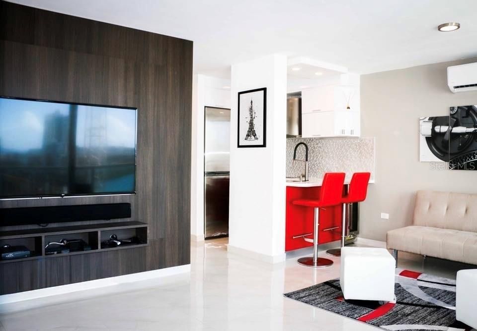 Active With Contract: $325,000 (1 beds, 1 baths, 479 Square Feet)