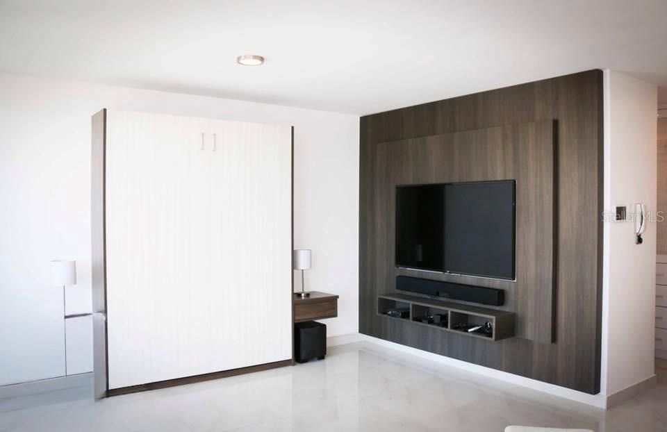 Active With Contract: $325,000 (1 beds, 1 baths, 479 Square Feet)