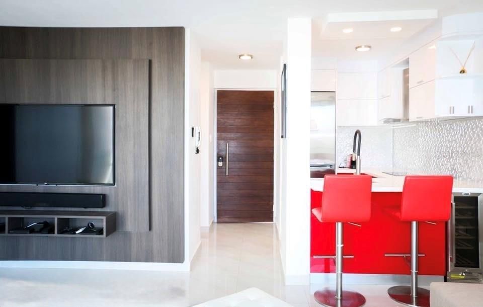 Active With Contract: $325,000 (1 beds, 1 baths, 479 Square Feet)