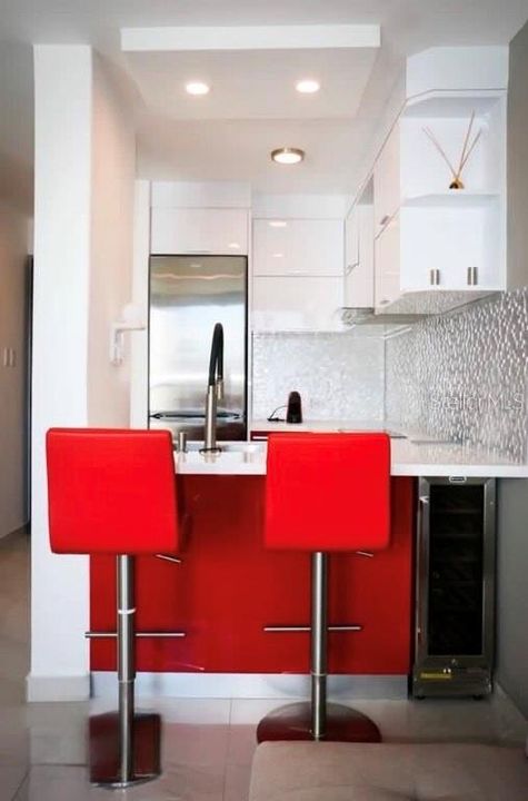 Active With Contract: $325,000 (1 beds, 1 baths, 479 Square Feet)