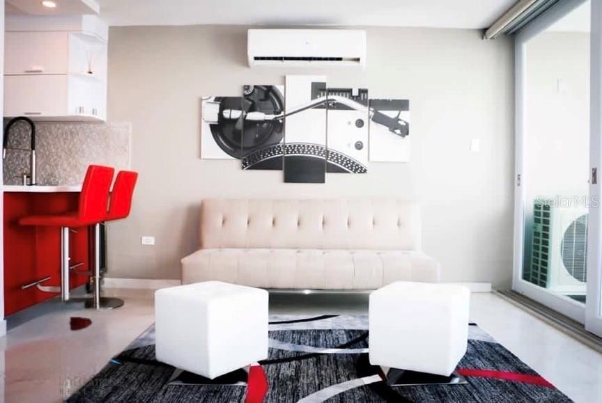 Active With Contract: $325,000 (1 beds, 1 baths, 479 Square Feet)