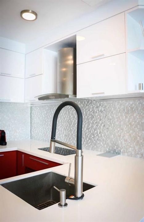 Active With Contract: $325,000 (1 beds, 1 baths, 479 Square Feet)