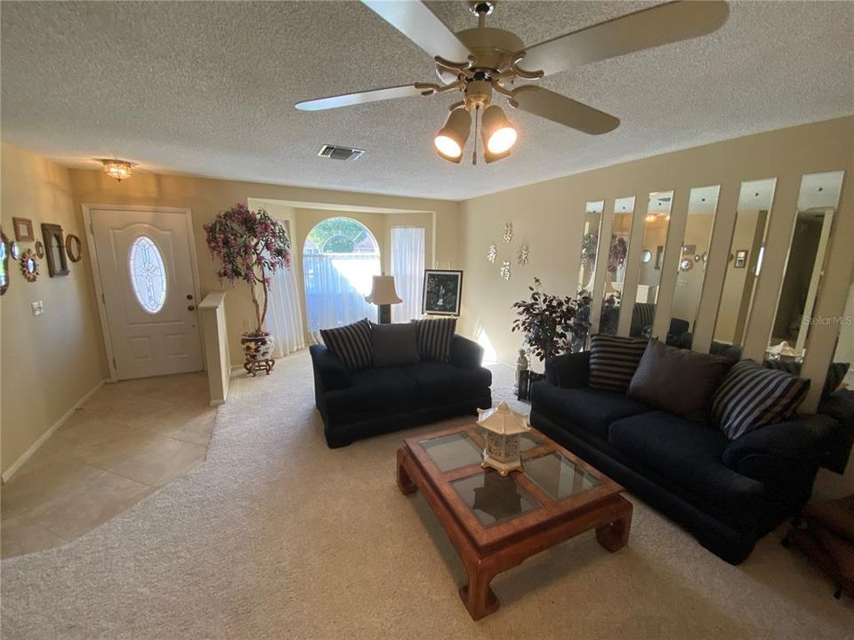 Под контрактом: $279,900 (2 спален, 2 ванн, 1788 Квадратных фут)