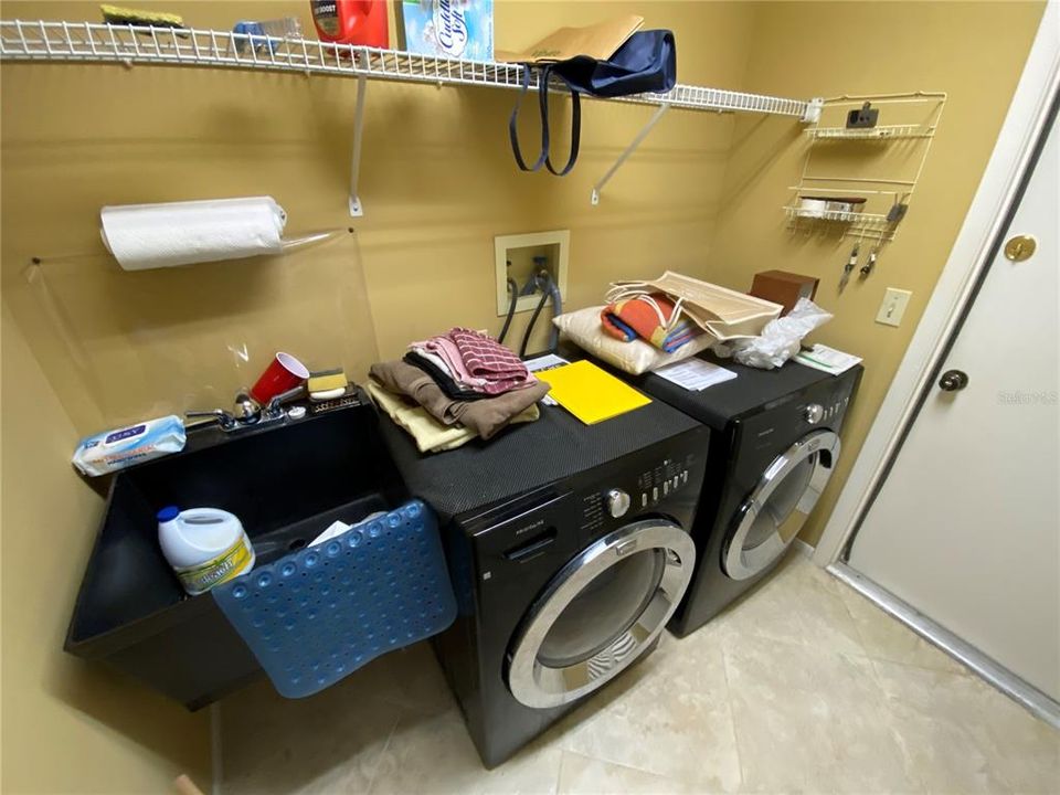 Под контрактом: $279,900 (2 спален, 2 ванн, 1788 Квадратных фут)