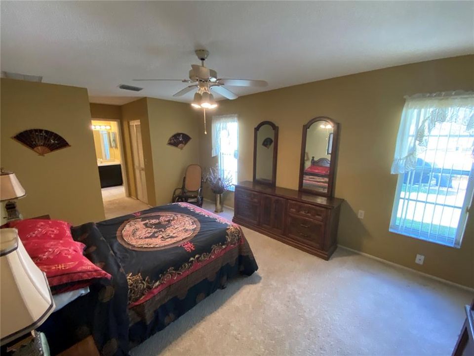 Под контрактом: $279,900 (2 спален, 2 ванн, 1788 Квадратных фут)