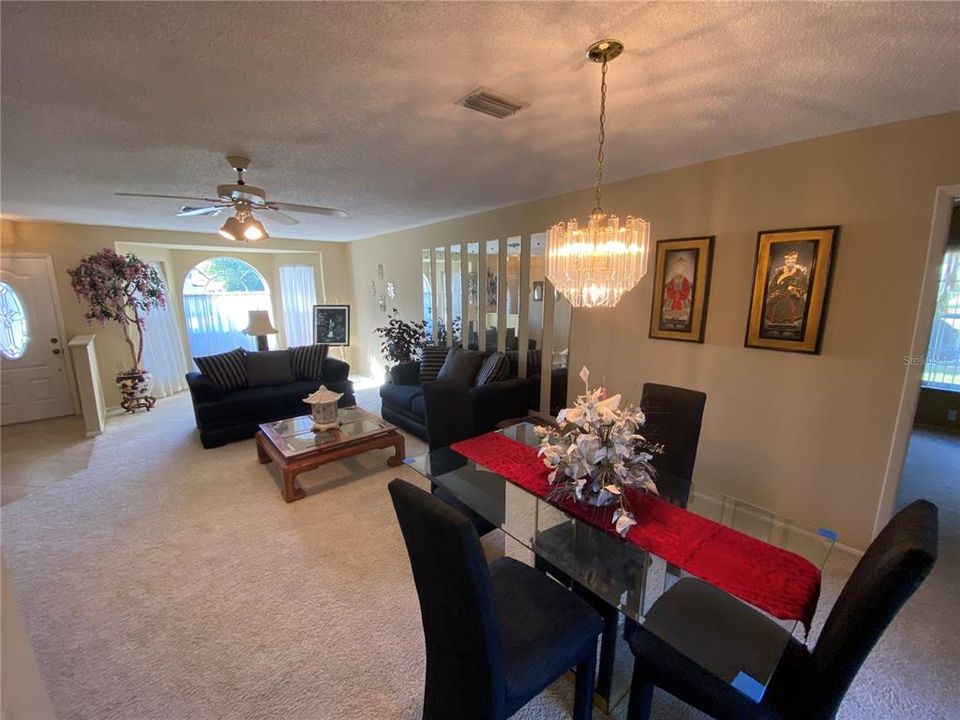 Под контрактом: $279,900 (2 спален, 2 ванн, 1788 Квадратных фут)