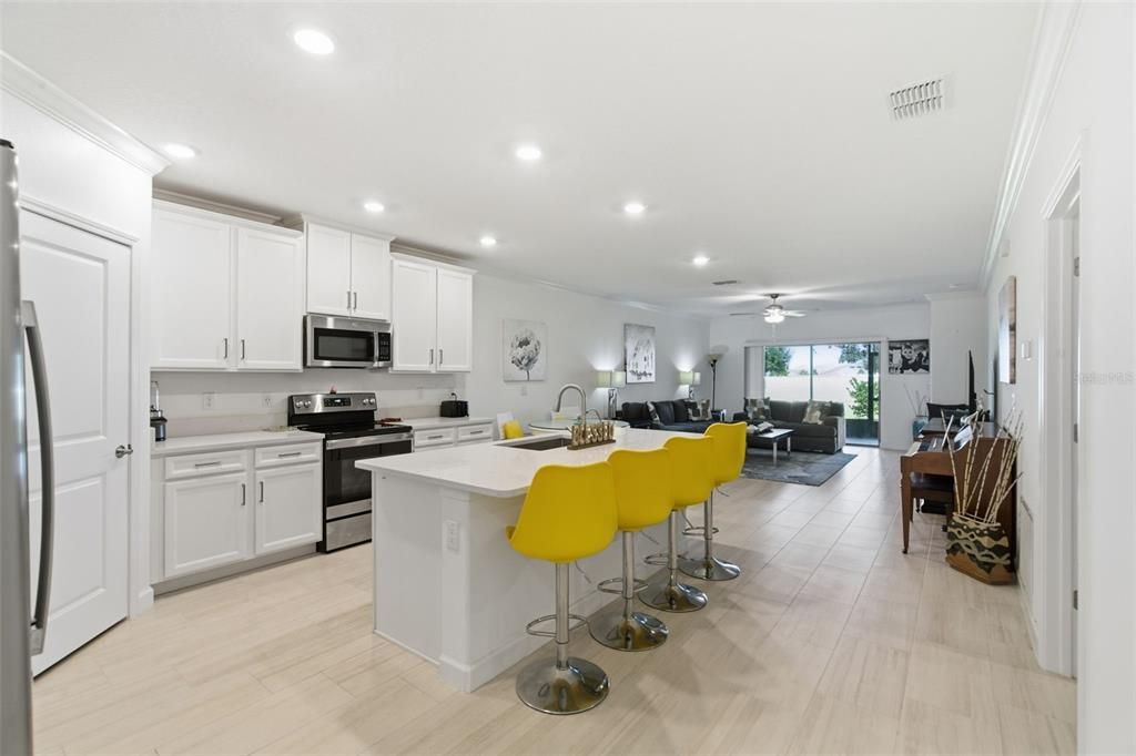 For Sale: $305,000 (2 beds, 2 baths, 1405 Square Feet)