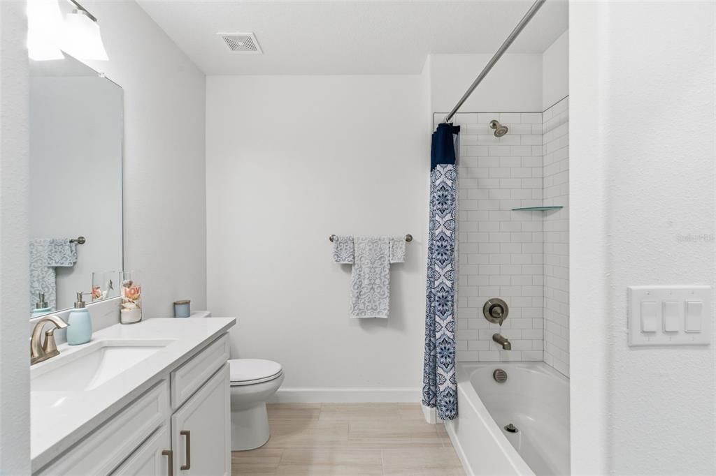 For Sale: $305,000 (2 beds, 2 baths, 1405 Square Feet)