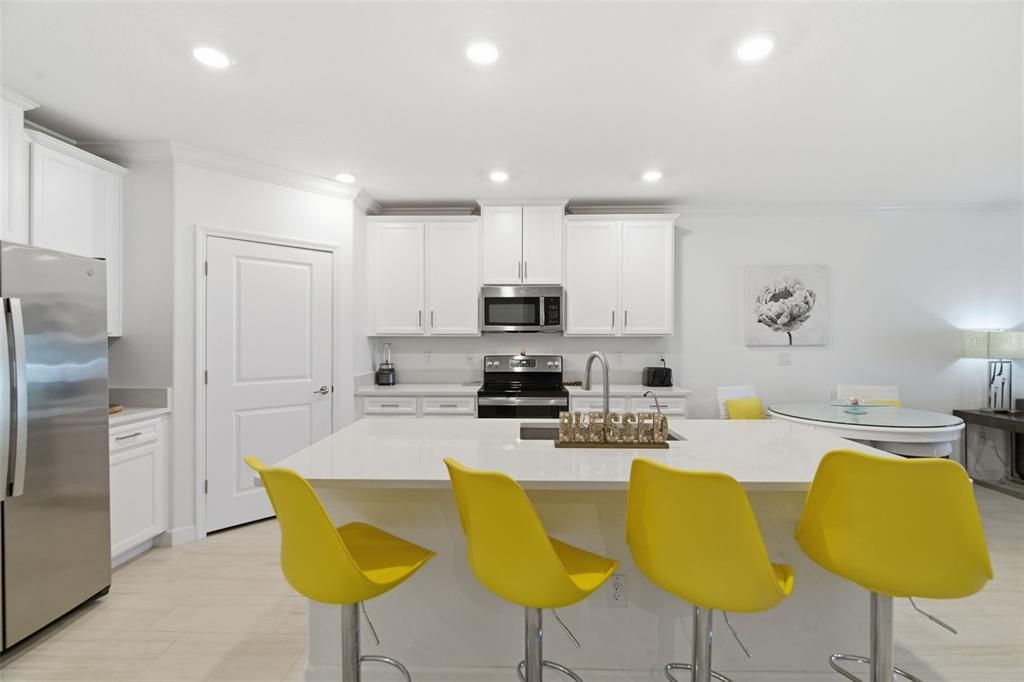 For Sale: $305,000 (2 beds, 2 baths, 1405 Square Feet)