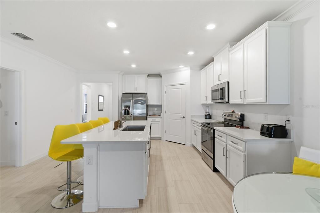 For Sale: $305,000 (2 beds, 2 baths, 1405 Square Feet)