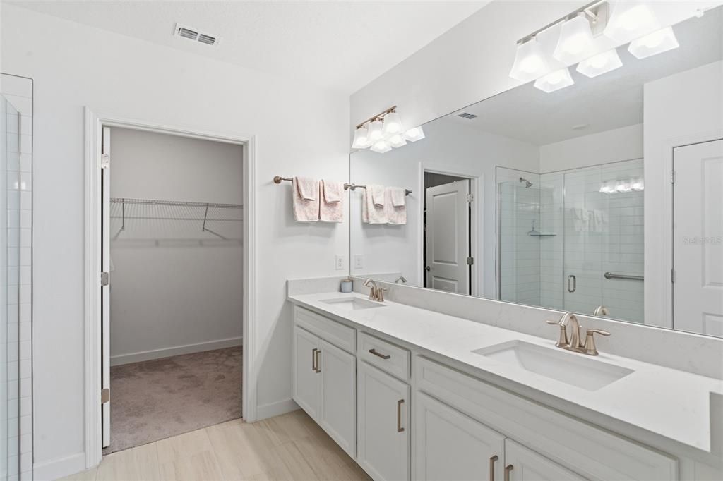 For Sale: $305,000 (2 beds, 2 baths, 1405 Square Feet)