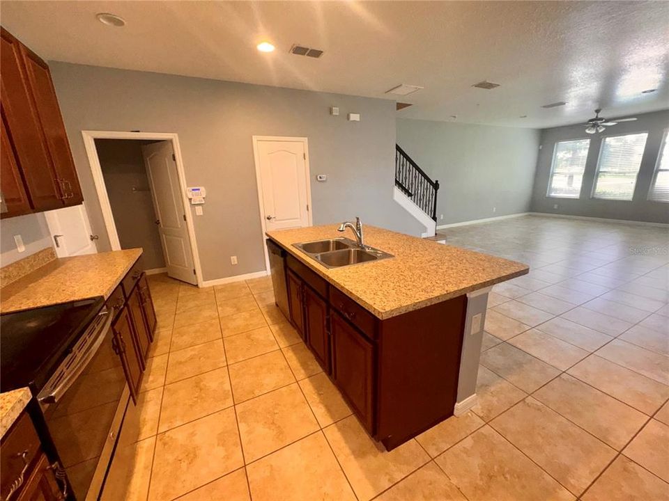 出租: $2,395 (3 贝兹, 2 浴室, 2039 平方英尺)