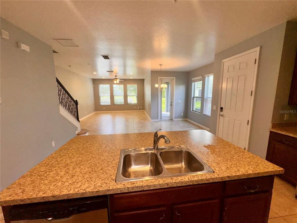 出租: $2,395 (3 贝兹, 2 浴室, 2039 平方英尺)