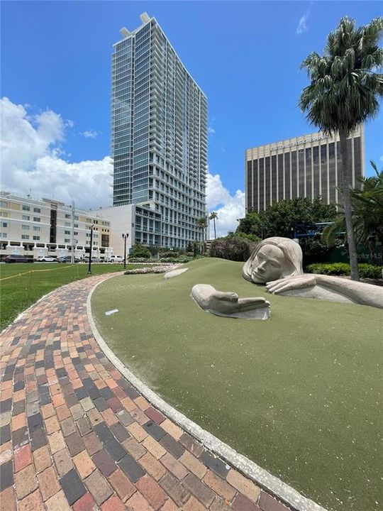 For Rent: $2,400 (1 beds, 1 baths, 950 Square Feet)