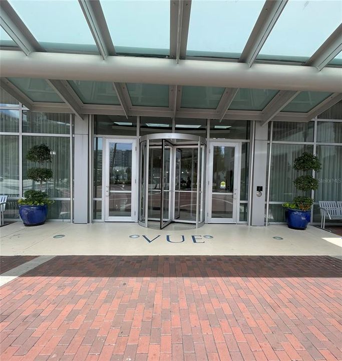 For Rent: $2,400 (1 beds, 1 baths, 950 Square Feet)