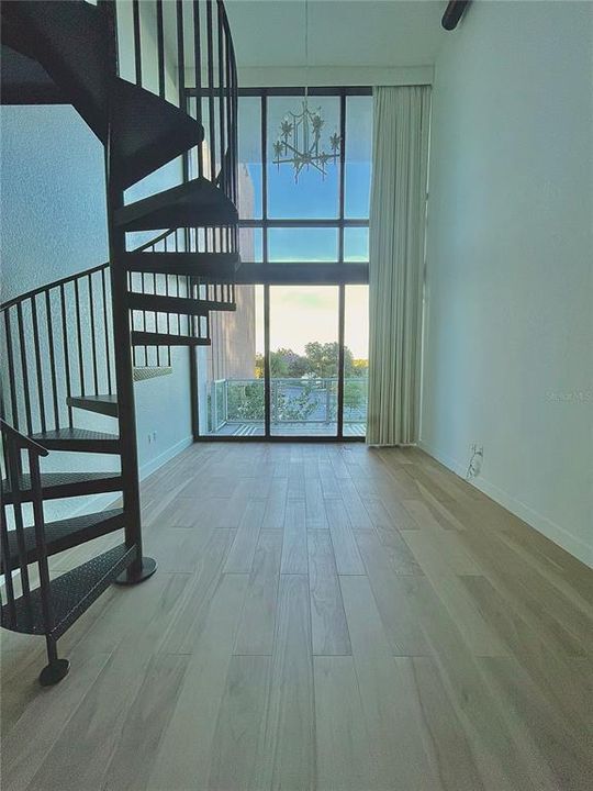 For Rent: $2,400 (1 beds, 1 baths, 950 Square Feet)