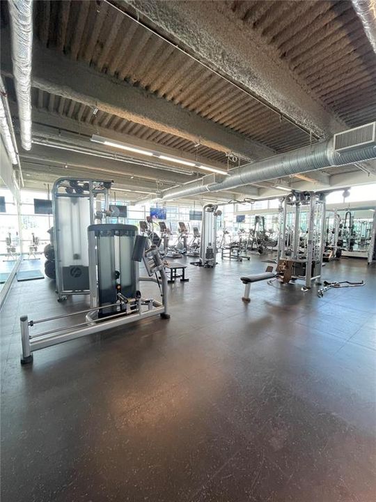 For Rent: $2,400 (1 beds, 1 baths, 950 Square Feet)