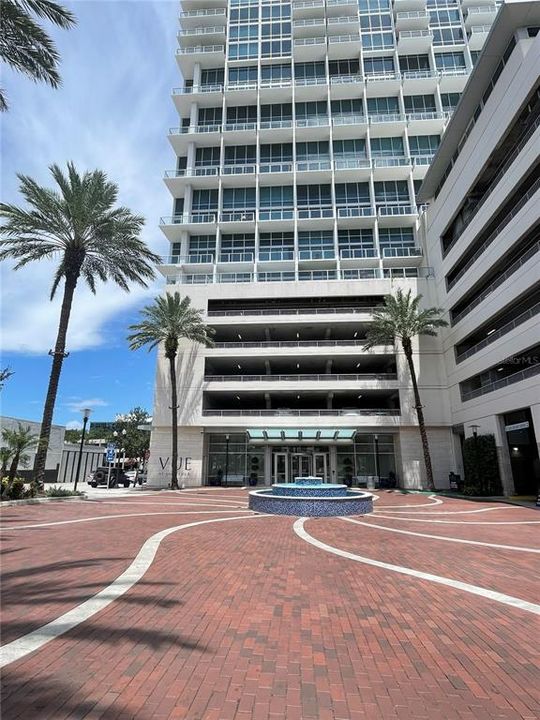 For Rent: $2,400 (1 beds, 1 baths, 950 Square Feet)