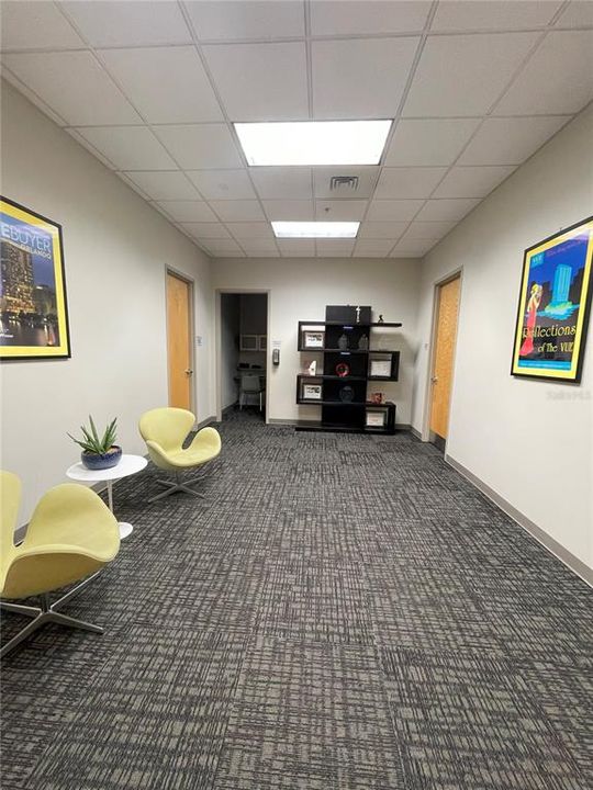 For Rent: $2,400 (1 beds, 1 baths, 950 Square Feet)