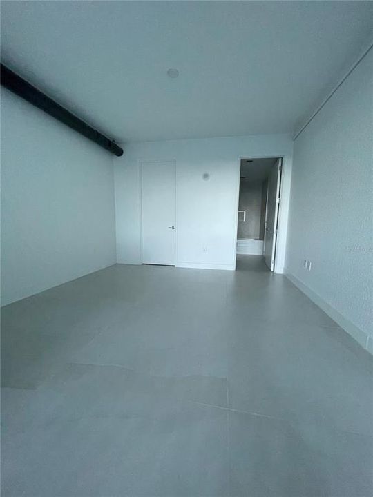 For Rent: $2,400 (1 beds, 1 baths, 950 Square Feet)