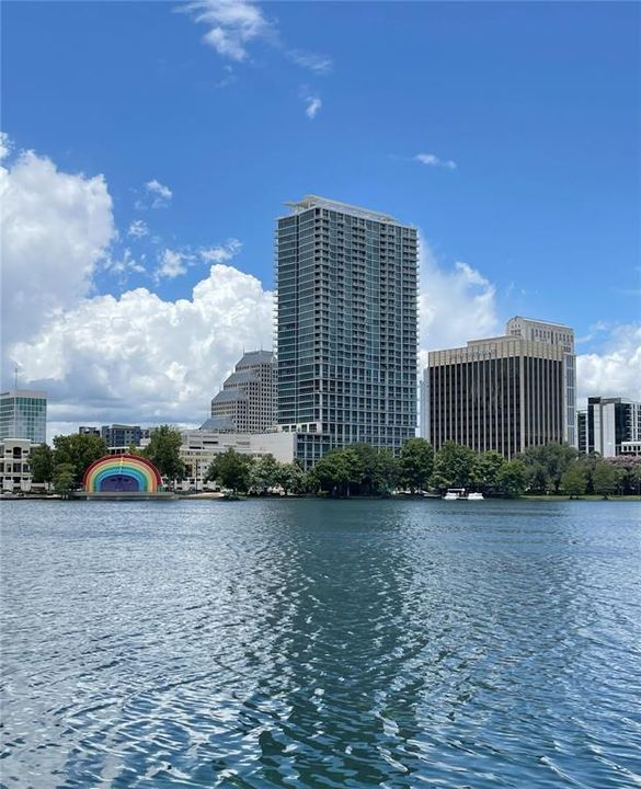 For Rent: $2,400 (1 beds, 1 baths, 950 Square Feet)