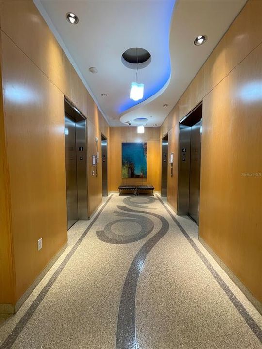 For Rent: $2,400 (1 beds, 1 baths, 950 Square Feet)