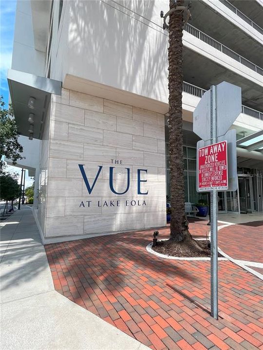 For Rent: $2,400 (1 beds, 1 baths, 950 Square Feet)