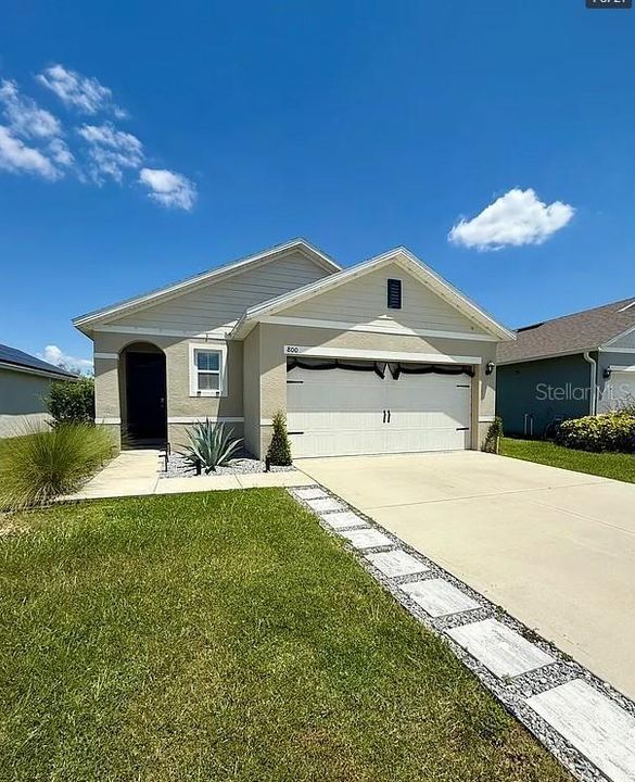 Recently Rented: $1,995 (3 beds, 2 baths, 1516 Square Feet)