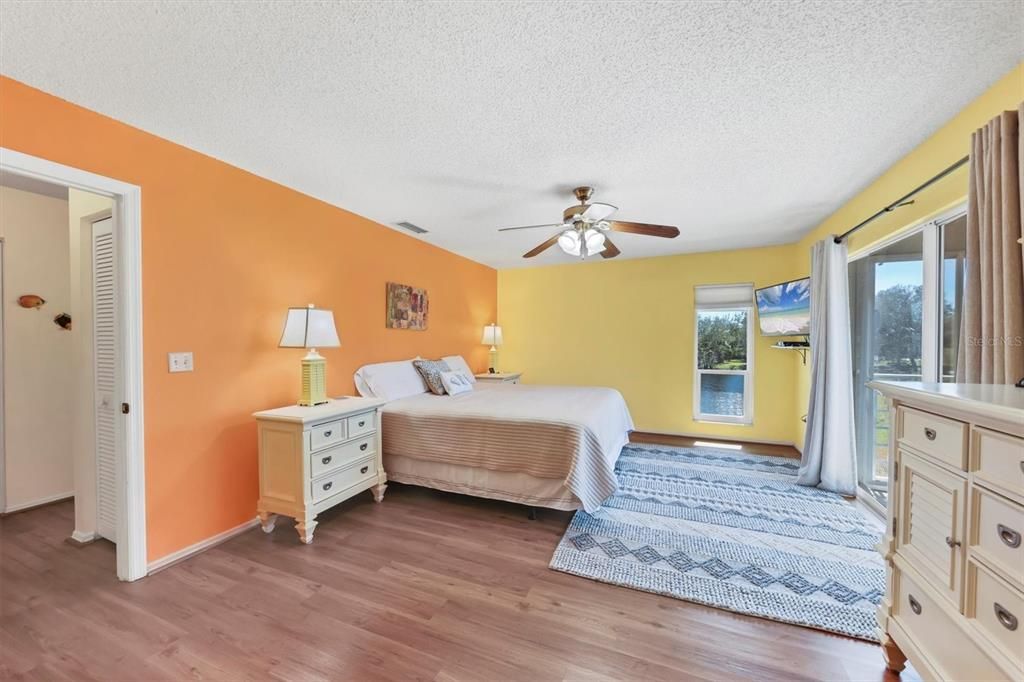 Под контрактом: $349,000 (3 спален, 3 ванн, 1708 Квадратных фут)