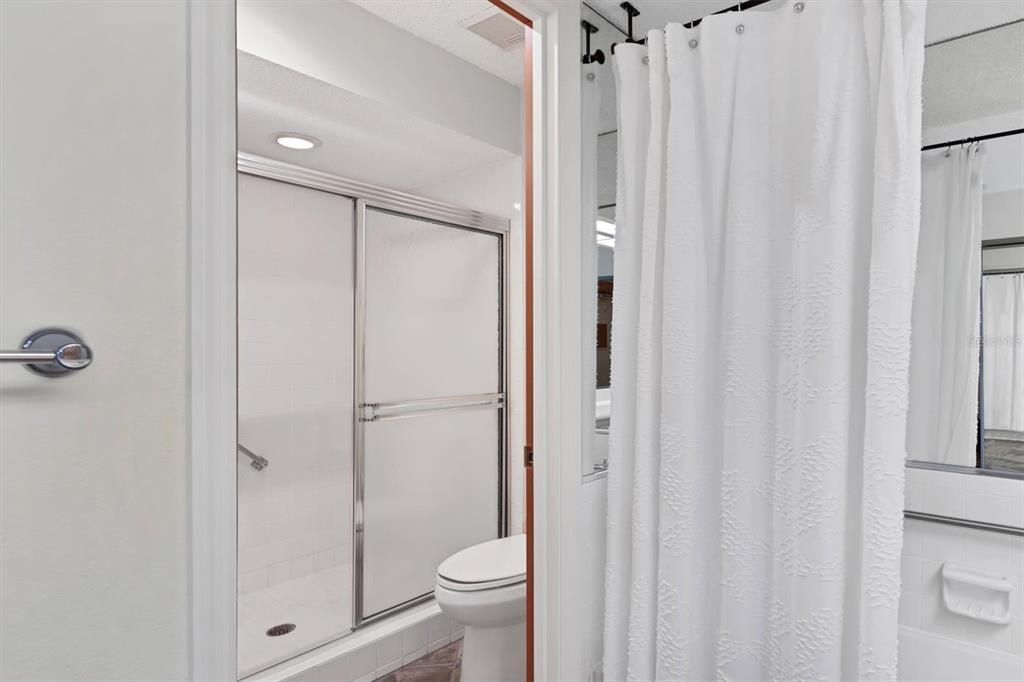 Под контрактом: $349,000 (3 спален, 3 ванн, 1708 Квадратных фут)