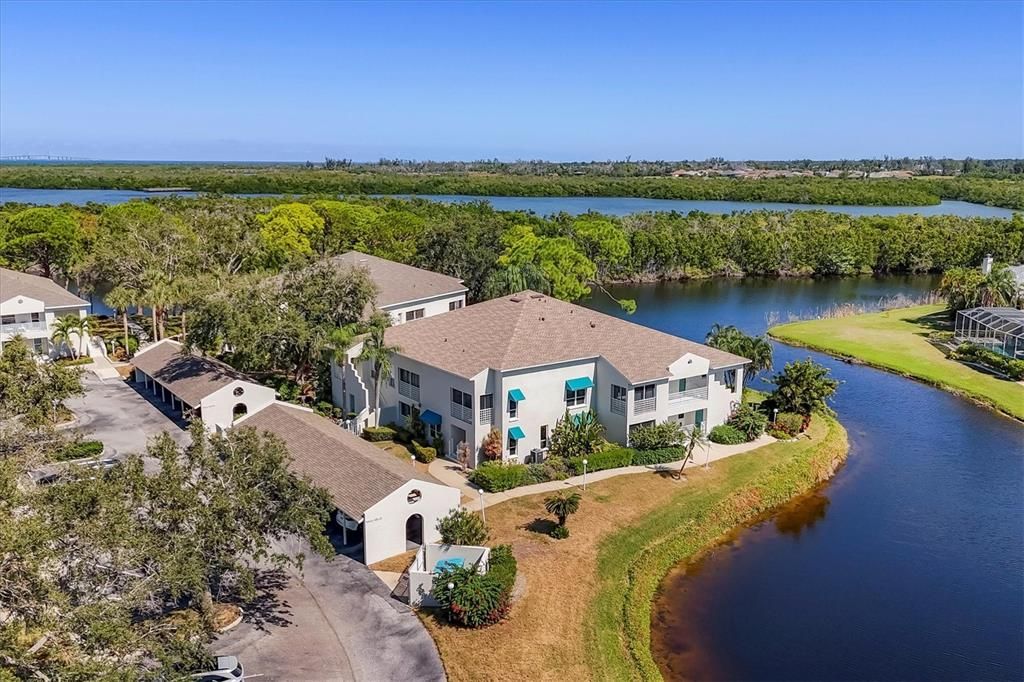 Под контрактом: $349,000 (3 спален, 3 ванн, 1708 Квадратных фут)