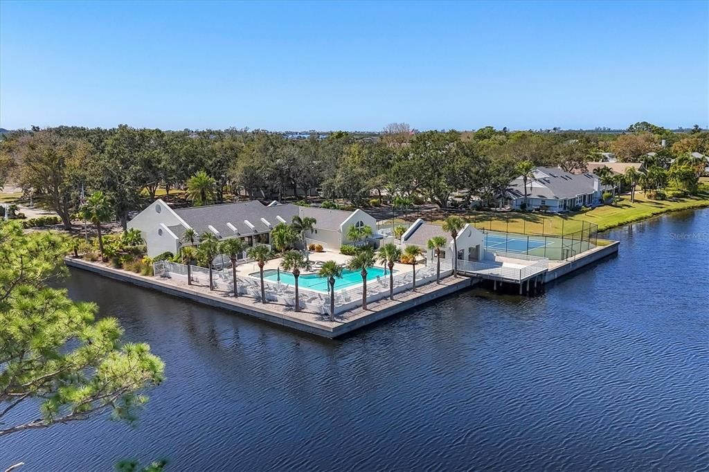 Под контрактом: $349,000 (3 спален, 3 ванн, 1708 Квадратных фут)