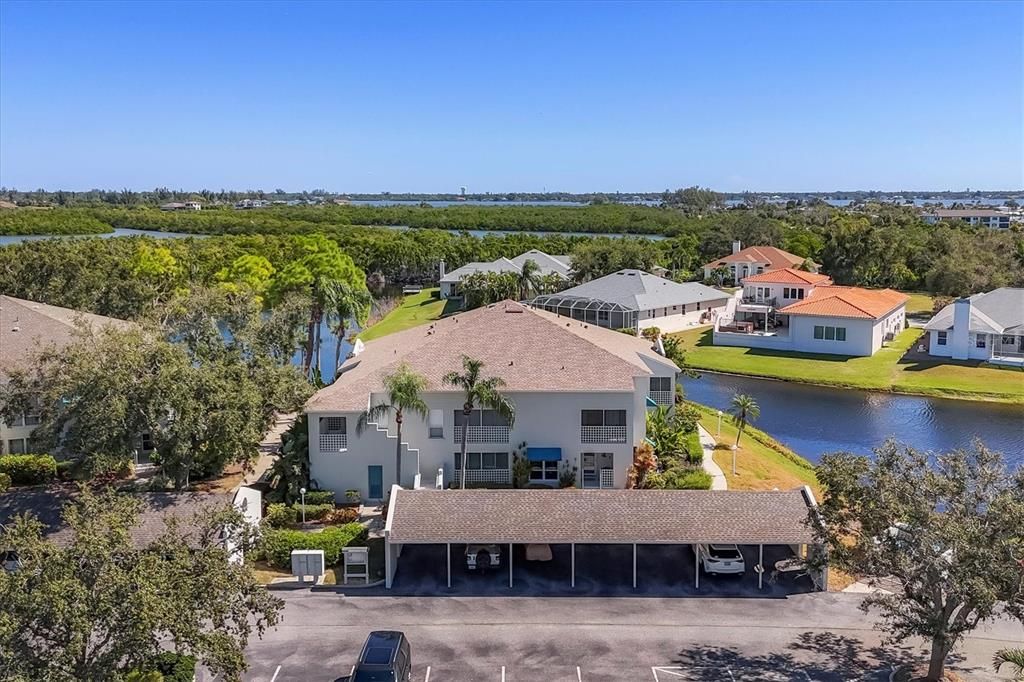 Под контрактом: $349,000 (3 спален, 3 ванн, 1708 Квадратных фут)