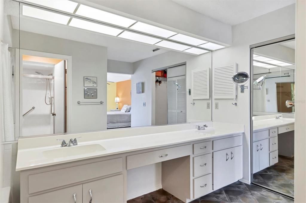 Под контрактом: $349,000 (3 спален, 3 ванн, 1708 Квадратных фут)