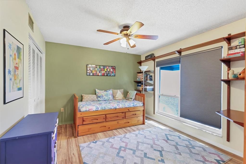 Под контрактом: $349,000 (3 спален, 3 ванн, 1708 Квадратных фут)