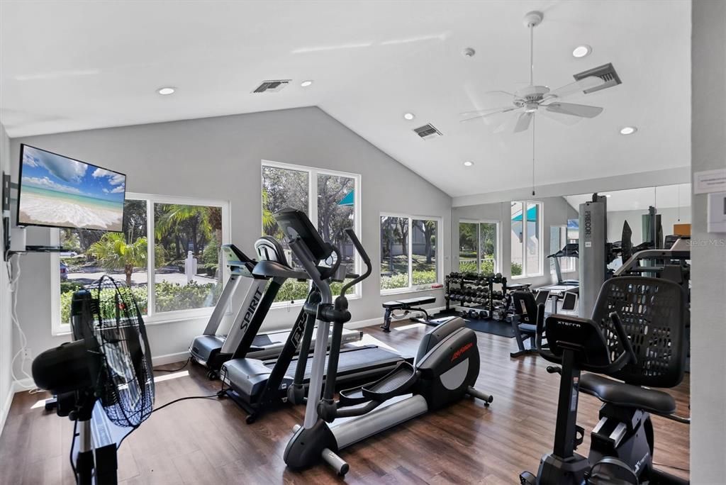 Под контрактом: $349,000 (3 спален, 3 ванн, 1708 Квадратных фут)