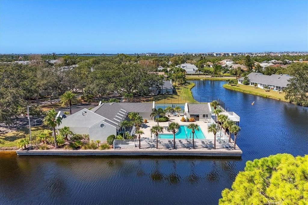 Под контрактом: $349,000 (3 спален, 3 ванн, 1708 Квадратных фут)