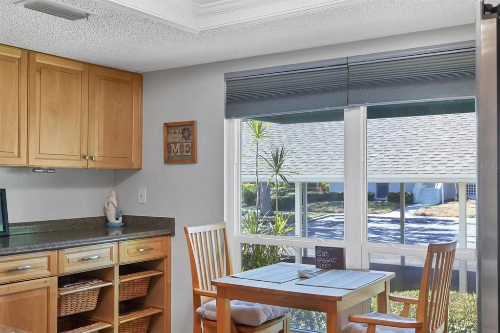 Под контрактом: $349,000 (3 спален, 3 ванн, 1708 Квадратных фут)