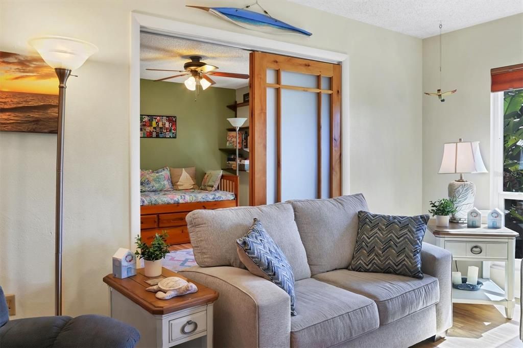 Под контрактом: $349,000 (3 спален, 3 ванн, 1708 Квадратных фут)