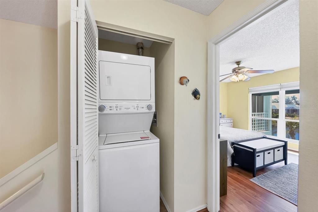 Под контрактом: $349,000 (3 спален, 3 ванн, 1708 Квадратных фут)