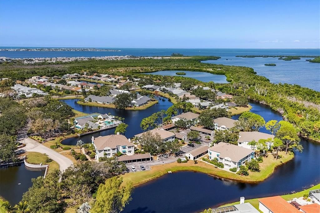 Под контрактом: $349,000 (3 спален, 3 ванн, 1708 Квадратных фут)